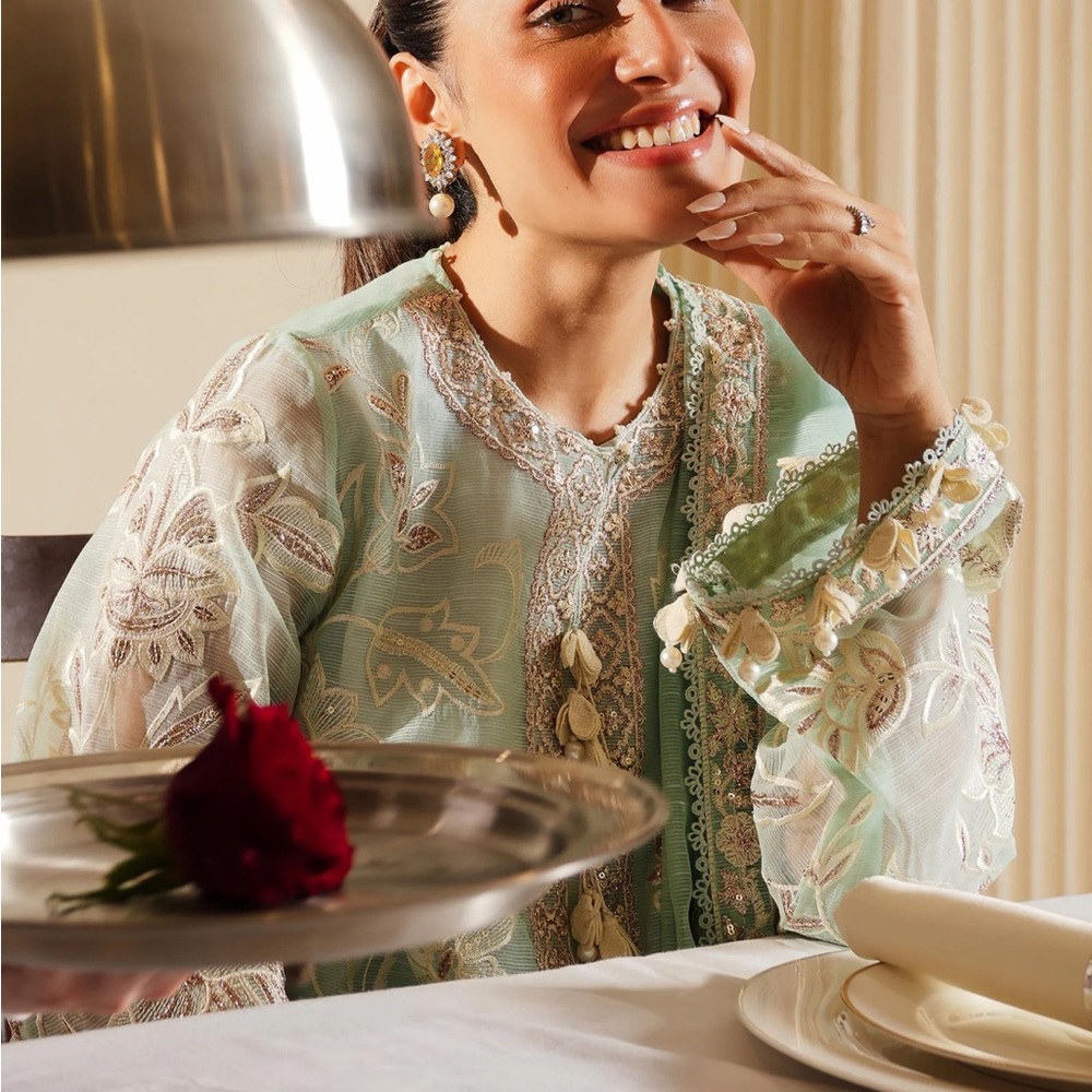 Sana Safinaz L Elegant Light Green/Sky Blue Embroidered Kurta Set - Picture 3 of 15